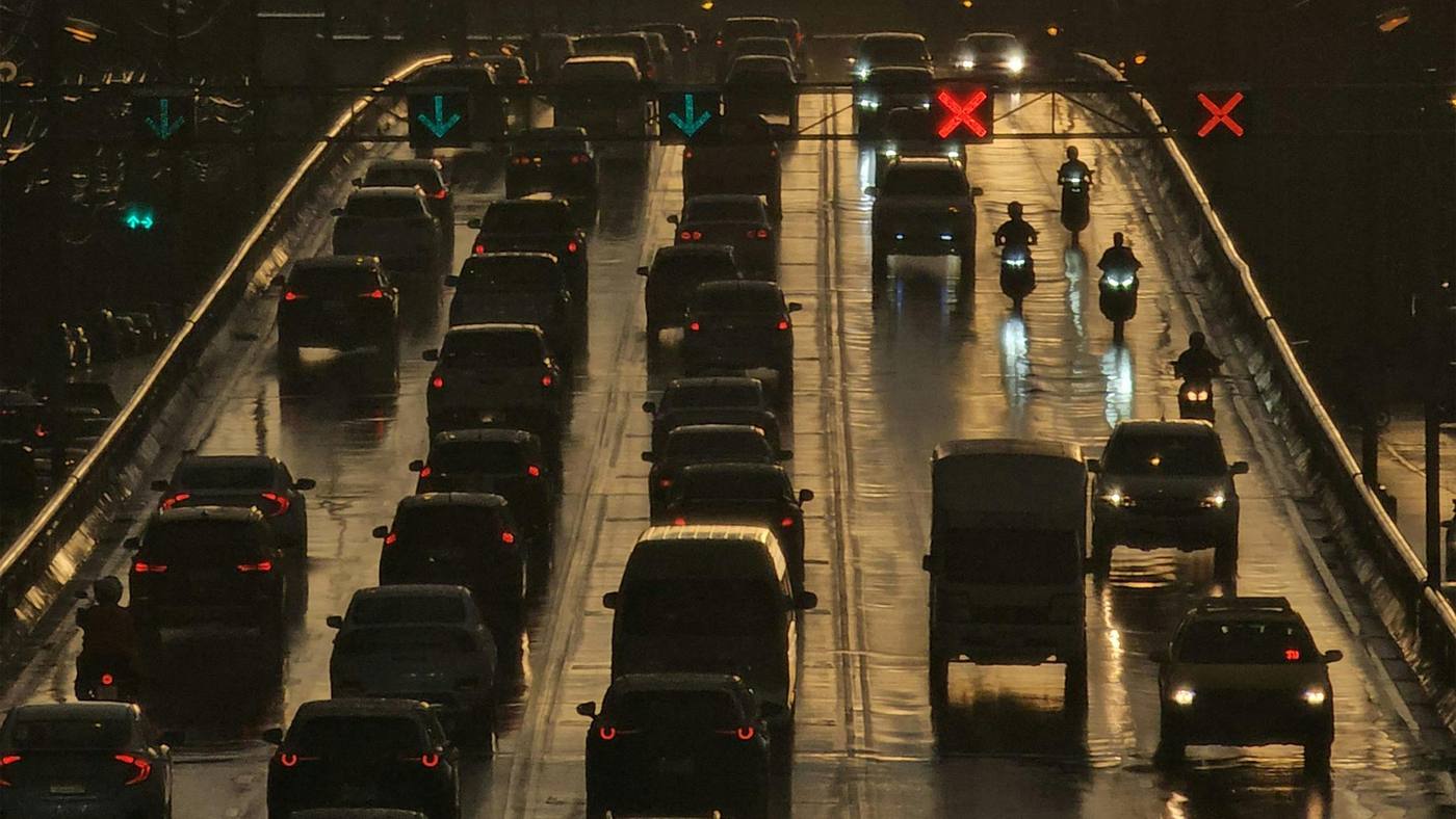 Night traffic on an urban flyover